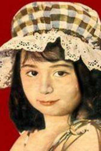 <p>80’li yılların başında Boğaziçi Üniversiteden mezun olduktan sonra oyunculuk yerine turist rehberliği” ve “seslendirme sanatçılığı” yaptı. Hala zaman zaman kameralar karşısına çıkıyor.</p>
