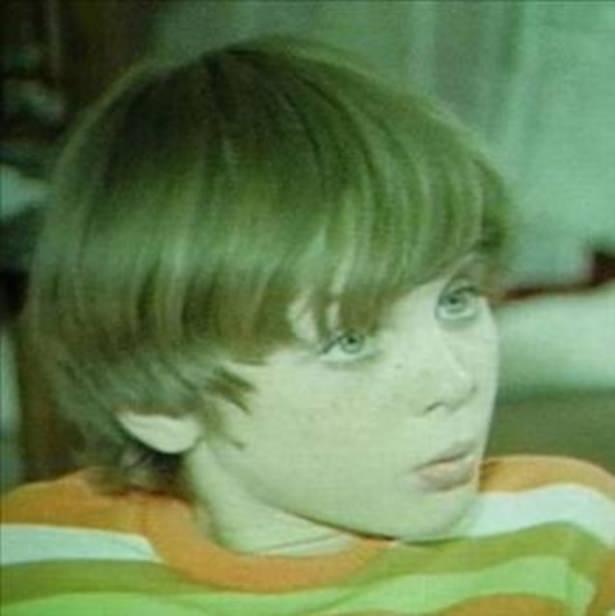 <p>Geçirdiği kaza da kariyerinin sonunu getiren adımlardan biri oldu. Aile maddi olarak da krize girdi bir süre sonra. Ömercik'in parlak dönemlerinde satın alınan taksiler birer birer satıldı. Bir ara Avşa'da büfe işletti Türk sinemasının küçük dev oyuncusu. Bir ara Zeynep Değirmencioğlu'nun emlak ofisinde çalıştı. Onu en son bundan yıllar önce İkinci Bahar adlı dizide yan rollerden birinde izledi seyirci. Ondan sonra da bir daha kamera karşısına geçmedi.</p>
