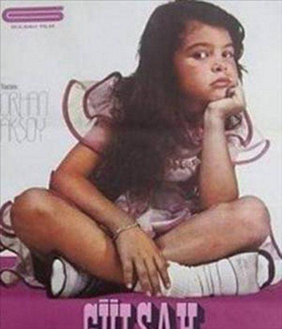 <p>Genç yaşında evlenmeyi tercih etti.. Şimdi 40 yaşında ve sinemadan uzak...</p>
