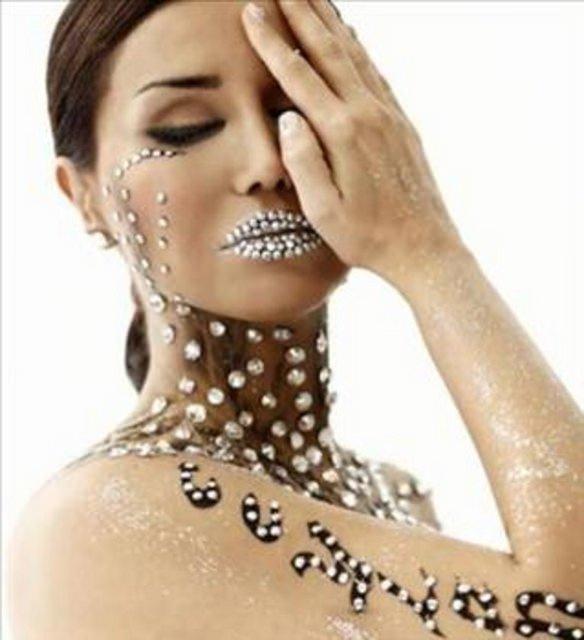 <p>80'LI YILLARIN ÇOCUK YILDIZIYDI Küçük Ceylan, 80’li yıllarda Emrah'ın rakibiydi. Ardı ardına filmler çekti albümler çıkardı. Ama para ve şöhret ona mutluluk getirmedi. Küçük yaşta evlendi, sonra hemen anne oldu.</p>
