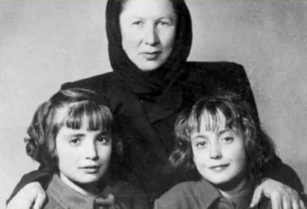 <p>Ayten Gökçer</p>
