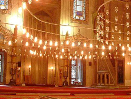 <p>Allah onu İsrailoğullarına (şöyle diyecek) bir peygamber olarak gönderir: "Şüphesiz ki ben size Rabbinizden bir âyet (mucize, belge) getirdim: Size, kuş biçiminde çamurdan birşey yaparım da içine üflerim, Allah'ın izniyle o, kuş olur; anadan doğma körü ve alacalıyı iyileştiririm ve Allah'ın izniyle ölüleri diriltirim. Evlerinizde ne yiyor ve neleri biriktiriyorsanız size haber veririm". </p>
<p>- Âl-i İmrân / 49</p>