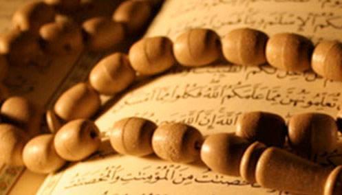 <p>Allah, İsrailoğularından söz almıştı. İçlerinden on iki müfettiş göndermiştik... Allah şöyle demişti: " Ben, muhakkak sizinle beraberim. Namazı dosdoğru kıldığınız, zekatı verdiğiniz, peygamberlerime iman ettiğiniz ve onlara yardımda bulunduğunuz, (mallarınızı) Allah yolunda güzelce sarfettiğiniz takdirde, günahlarınızı mutlaka örter ve sizi altından ırmaklar akan cennetlere korum. Fakat sizden her kim de, bundan sonra küfrederse, dosdoğru yoldan sapmış olur.</p>
<p>Mâide / 32</p>