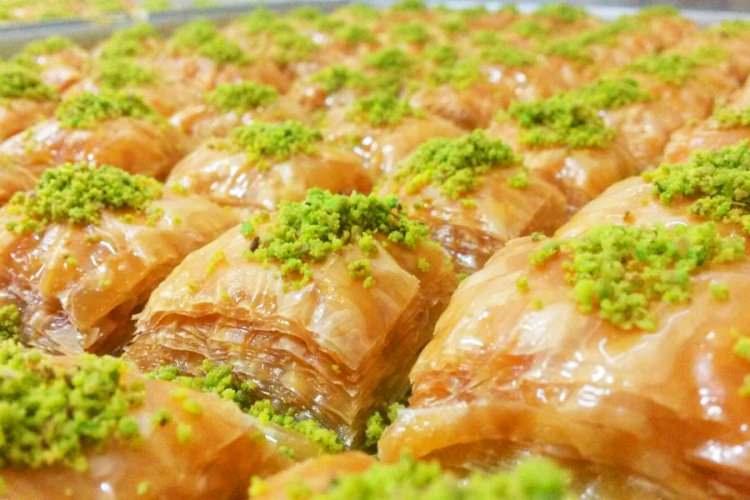 <p>7- Midenizi rahatsız etmeyecek hafif tatlılar tüketin.</p>