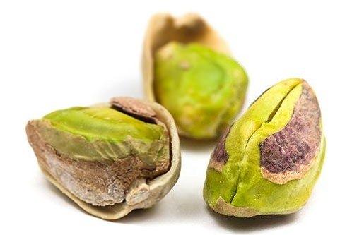 <p>100 g antepfıstığı vücudun günlük protein,vitamin B1 ve fosfor ihtiyacının%35“ini karşılayabilmektedir. Kandaki kolesterol seviyesini düşürür. Kroner kalp hastalığının riskini azaltır.</p>
