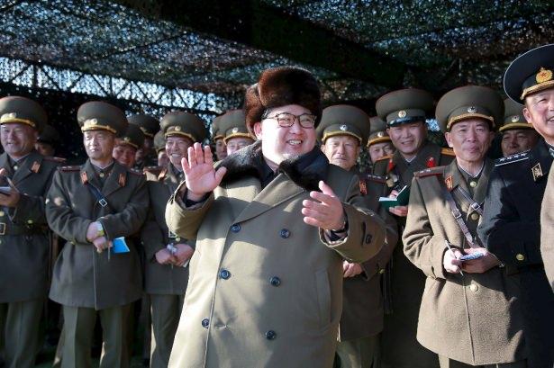 <p>Kuzey Kore'de halkın b&uuml;y&uuml;k bir b&ouml;l&uuml;m&uuml;n&uuml;n a&ccedil;lık &ccedil;ektiği ileri s&uuml;r&uuml;l&uuml;yor. Kuzey Kore Devlet Başkanı Kim Jong-un'un ise halkının a&ccedil;lık &ccedil;ekmesine aldırmadan İsvi&ccedil;re Emmental peyniri, Japon Kobe bifteği ve Fransız şampanyalarıyla g&uuml;n&uuml;n&uuml; g&uuml;n ettiği iddia ediliyor. &nbsp;Kim'in son d&ouml;nemde aşırı kilo alması "iyi beslendiğini" g&ouml;steriyor.</p>

<p>&nbsp;</p>
