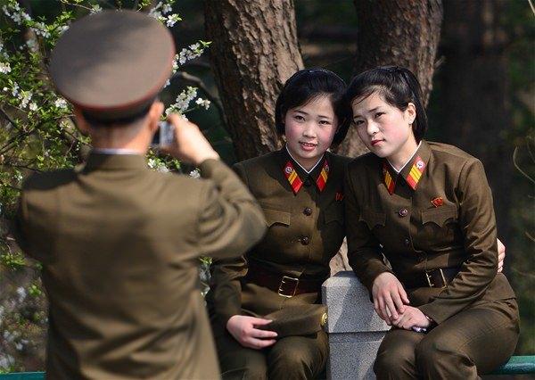 <p>Kuzey Kore ordusunun en kalabalık kısmı kara kuvvetleri. Kara Kuvvetleri'nde 1.2 milyon aktif askerin görev yaptığı biliniyor. Ancak ordunun en çok güvendiği yanı ise sayısı milyonlar ile ifade edilen yedek kuvvetler. <br />
 </p>
