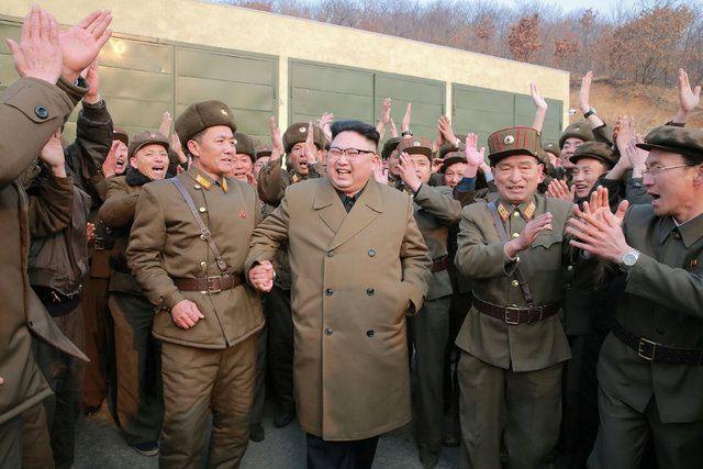 <p>Kuzey Kore lideri Kim Jong-un, denemenin ardından yaptığı açıklamada, "Bugün elde ettiğimiz başarıda dünya yakında tarihi bir ana tanıklık edecek" ifadesini kullandı.</p>

<p> </p>
