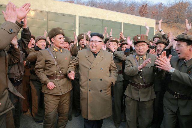 <p>Kuzey Kore lideri Kim Jong-un, denemenin ardından yaptığı a&ccedil;ıklamada, "Bug&uuml;n elde ettiğimiz başarıda d&uuml;nya yakında tarihi bir ana tanıklık edecek" ifadesini kullandı.</p>

<p>&nbsp;</p>
