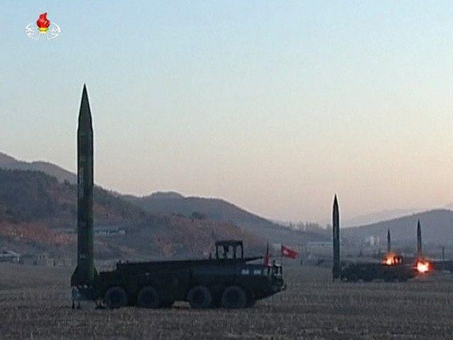 <p>Haberde ayrıca Kim Jong-Un'un orduya, 'her an bir savaş patlak verebilecek gibi y&uuml;ksek alarm seviyesinde kalmalarını' s&ouml;ylediği belirtildi.</p>

<p>&nbsp;</p>
