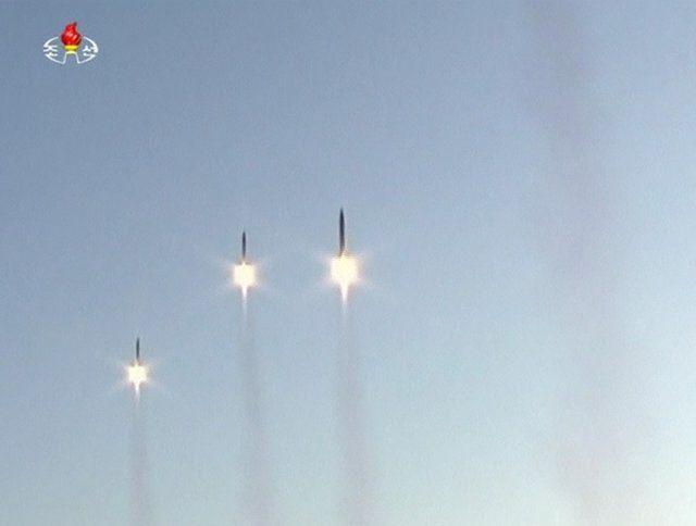 <p>Kuzey Kore'nin f&uuml;ze tatbikatı sonrasında baştan Japonya ve G&uuml;ney Kore y&ouml;netimleri olmak &uuml;zere bir&ccedil;ok &uuml;lke Kuzey Kore'ye tepki g&ouml;stermiş, ABD ise G&uuml;ney Kore'ye f&uuml;ze savunma sistemi yerleştirmişti.</p>

<p>&nbsp;</p>
