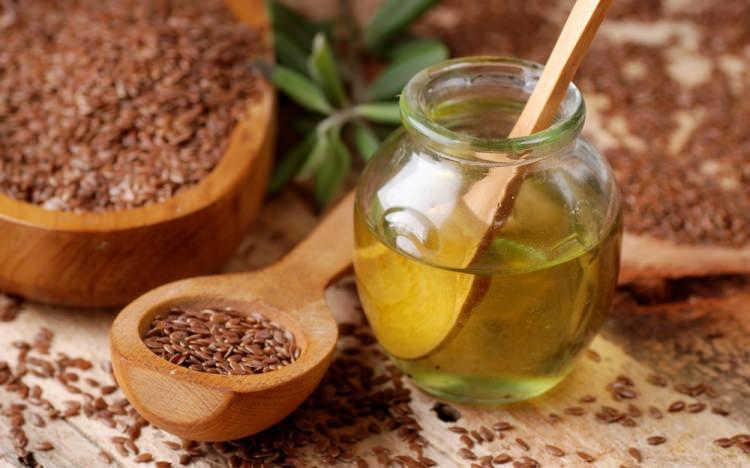<p>Su geçiren ayakkabılarınızı içerisinde keten yağı olan bir kapta 24 saat bekletebilirsiniz. </p>