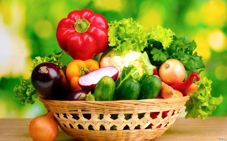 <p><strong>Diyetisyen Gülşen Kadri</strong>, özellikle yaz mevsiminde tüketilmesi gereken meyve ve sebzeleri açıkladı. </p>
