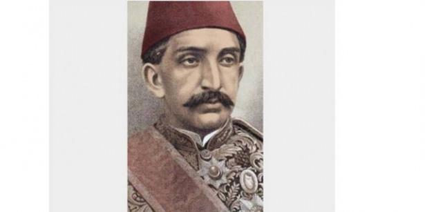 <p>Kardeşi Vahdettin Efendi´nin hususî doktoru Aleksiyadis Efendi Beylerbeyi´nde oturuyordu. Hemen Muhafız Kumandanı Rasim Bey ona haber gönderdi. Abdülhamid´i muayene eden doktorun teşhisi 'zatürree' başlangıcıydı. Hâkân-ı Sâbık´ın üşüme nöbetlerinin ardı arkası kesilmiyordu...</p>

<p> </p>
