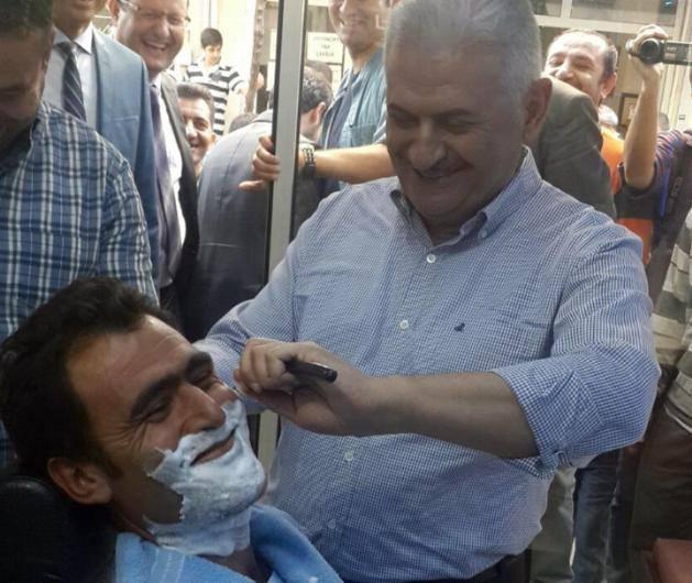 <p>AK Parti'nin "3 dönem kuralı" nedeniyle 7 Haziran genel seçiminde aday olamayan Yıldırım, 26. Dönem'de AK Parti'den İzmir Milletvekili olarak Meclis'e girdi ve 64. Hükümet'te yeniden Ulaştırma, Denizcilik ve Haberleşme Bakanlığı görevine getirildi.</p>
<p> </p>
