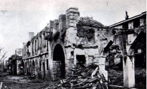 <p>Sultan Abdûlmecid Han’dan itibaren Osmanlı padişahlarının kullanmayı terk ettiği<br />
saray, o tarihten itibaren arşiv, hazine ve maliye bürokratları tarafından kullanıldı.</p>
