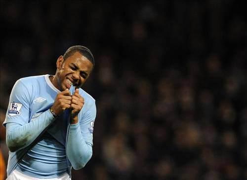 ROBINHO Dönemin Fenerbahçe yönetimi, Diego'nun da yer aldığı transfer raporunun diğer genç ismi Robinho'ya henüz 18 yaşında olması nedeniyle sıcak bakmadı.