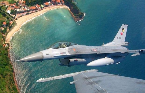 <p><strong>22 Aralık 2003, Bandırma</strong><br />
<br />
Bandırma Üssü'nden havalanan uçak motor arızası nedeniyle boş bir araziye düştü. Pilot hafif yaralı olarak kurtuldu.</p>

<p> </p>
