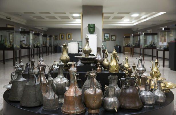 <p>İkitelli'de bir armatür fabrikasında kurulan ve Bizans ile Osmanlı dönemlerinden kalma eserlerin de yer aldığı müzede su üzerine 3 bin eşya sergileniyor.</p>