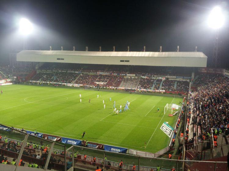 <p>Bu stattaki son 6 lig maçından 4'ünü kaydeden, 2'sinde berabere kalan bordo-mavili ekip, Fenerbahçe'yi evinde en son 2010-2011 sezonunda 3-2'lik skorla mağlup etti.</p>
