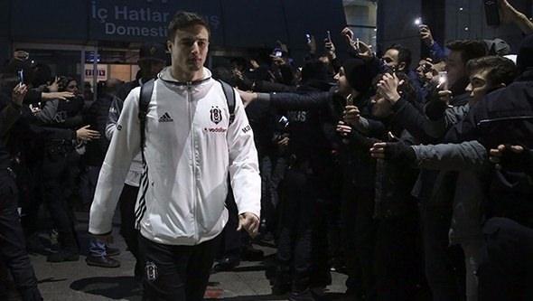 <p><strong>BEŞİKTAŞ GELENLER</strong><br />
<br />
Matej Mitrovic (HNK Rijeka) - 4,2 milyon Euro bonservis - Stoper<br />
Ryan Babel (Deportivo la Coruna) - Bonservissiz - Sol Kanat</p>