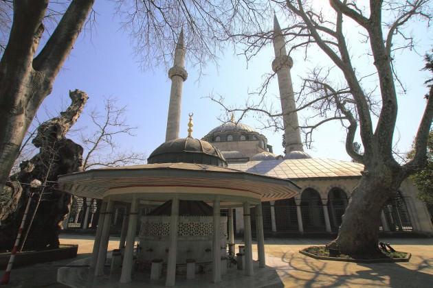 Ekmek kırıntısından muhteşem bir cami çıktı