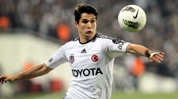<p>NECİP UYSAL | Beşiktaş'ın çocuğu, Yabancı kuralının 6+2 ile sınırlandırıldığı üllkemiz menajerlik kariyerlerinin baş tacı, orta saha alternatiflerinin ağa babası Necip Uysal'a geldi sıra. Alt yapısından yetiştiği takımda kariyerine devam eden Necip Uysal, Beşiktaş'ın kaptanlarından birisi olarak o dönem kendisine ''Wonderkid'' diyenlerin yüzünü kara çıkarmıyor.</p>
<p> </p>