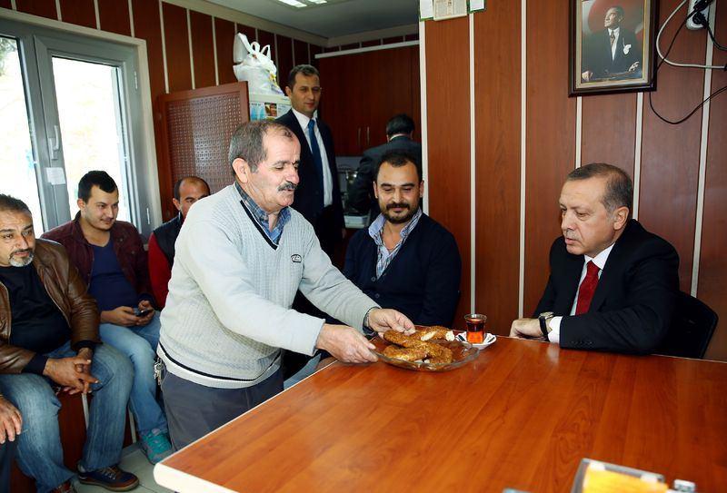 <p><em><strong><a href="http://video.haber7.com/video-galeri/62559-cumhurbaskani-erdogandan-taksi-duragina-ziyaret">​HABERİN VİDEOSUNU İZLEMEK İÇİN TIKLAYINIZ...</a></strong></em></p>
