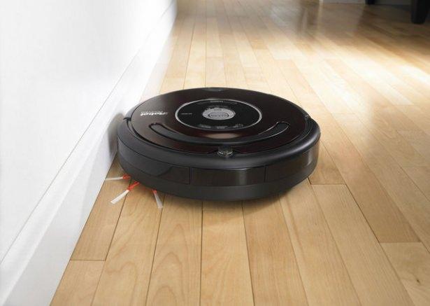 <div>Ülke: ABD </div>

<div>Robot adı: Roomba </div>

<div>Üretici: iRobot </div>

<div>Boy (cm): 35 (çapı) </div>

<div>Ne yapabiliyor: Yerleri temizleyen ve cilalayan dünyanın en bilinen robotu.</div>
