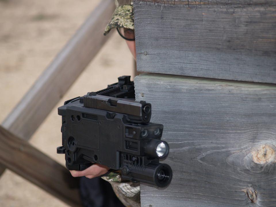 <p><strong>İki ülkede var</strong></p>
<p>Amerika ve İsrail askerleri özel operasyonlarda bu silahı kullanıyor. Silahla duvar arkasından ateş edilebiliyor.</p>