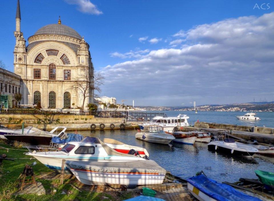 <p>Dolmabahçe Gazhane Caddesinden gelen akım Gümüşsuyu istikametine verilmeden Beşiktaş yada Karaköy istikametine</p>
