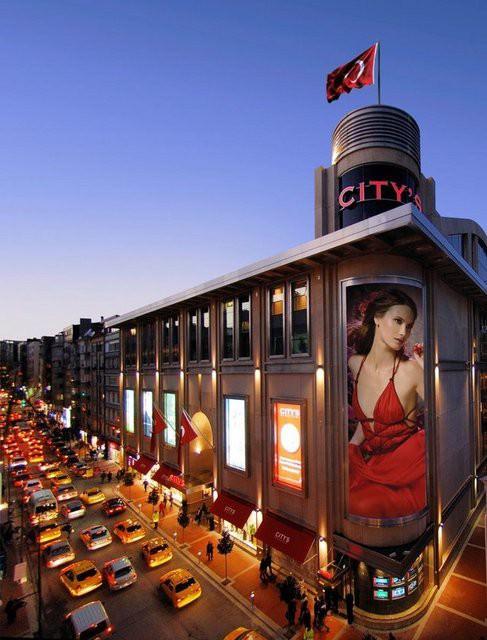 City's (Nişantaşı): İlk yarım saat ücretsiz. 1 saate kadar 7 TL , 2 saate kadar 13 TL, 3 saate kadar 15 TL