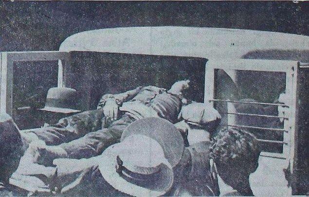 <p>105. İstanbul'un ilk sıhhi imdat otomobili, Yemiş semtinde bir vakaya müdahale ederken (1935)</p>