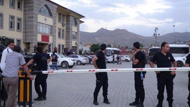 <p><strong>MUSTAFA BAŞER</strong> (Açığa alındı): Eski özel yetkili 14. Ağır Ceza Mahkemesi üyesi. </p>

<p><strong>HİKMET USTA</strong>: Dink davasının duruşma savcısı. Mütalaayı hazırladı. Ergenekon’da da görev yapmıştı. “Selam Tevhid”de kumpas soruşturması kapsamında yurtdışına çıkış yasağı konulmuştu. </p>
