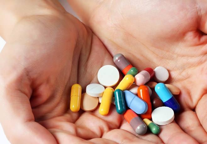 <p><strong>Doktora danışmadan ilaç kullanmayın</strong></p>
<p>Obezite tedavisinin iki yolunun düşük kalorili diyet ve düzenli egzersiz olduğunu söyleyen Atasoyu, </p>