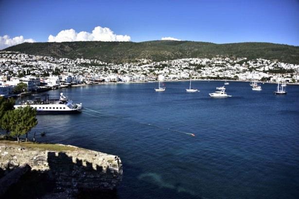 <p>Vatandaşların Bodrum'a ilgisinden de bahseden Kocadon, "Sadece yurt dışından gelen turistlerden söz ediyoruz. Ama Anadolu halkının Bodrum'a ilgisi ve desteği var. Bunu da her zaman görüyoruz." diye konuştu.</p>
<p> </p>