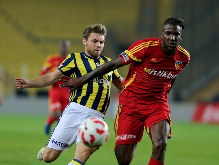 <p><strong>Oleksandr Karavaev: </strong>Fenerbahçe'nin ocak ayındaki tek tranferi Karavaev, beklentilerin çok uzağında performans sergiledi. Sarı Lacivertli formayla toplamda 6 karşılaşmaya çıkarak 315 dakikada sahada kalan Ukraynalı kanat oyuncusu, bu süre içerisinde 1 gol kaydetti.</p>
