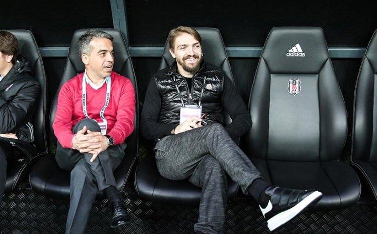 <p>CANER ERKİN - SAMSA</p>
<p>Fenerbahçe'de gösterdiği başarılarla adını duyuran Caner Erkin, Beşiktaş'a transferiyle Türkiye'de gündem olmuştu.</p>
<p>Fenerbahçe'nin sadık futbolcuları olarak gösterilen Caner'in Inter'den Beşiktaş'a dönmesi taraftarlar tarafından çok tepki gösterilmişti. Ancak Caner Erkin azim ve performansıyla Beşiktaş'ta kendini as oyuncuların arasına soktu. Bu özelliklere bakınca Caner Erkin tam bir Tuğtekin....</p>