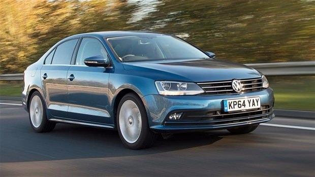 <p><strong>Volkswagen Jetta 1.2 TSI BMT 105PS DSG</strong></p>
<p>100 kilometredeki ortalama yakıt tüketimi: 4.9-5lt</p>