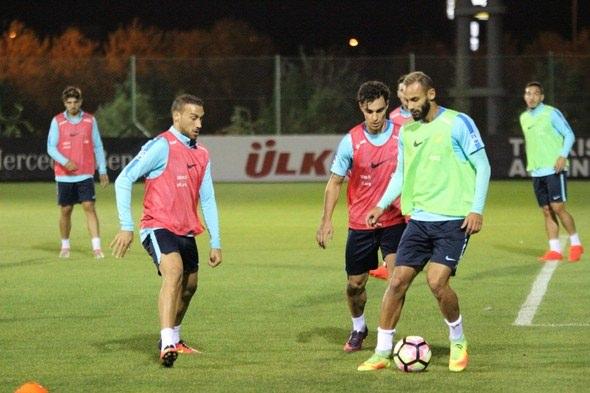 <p>A Milli Futbol Takımı, 2018 FIFA Dünya Kupası Avrupa Elemeleri I Grubu'nda 6 Ekim Perşembe günü Ukrayna ile oynanacağı maçın hazırlıklarına başladı.</p>