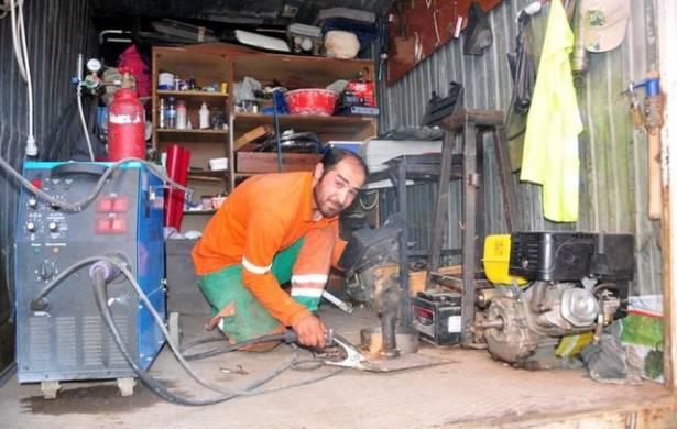 <p>Motor aksamını da şaseye monte ettikten sonra tırın diğer kısımlarını zamanla oluşturmaya başladım. Bu çalışmalar bir yılımı aldı ve 6 bin liraya mal oldu.</p>
