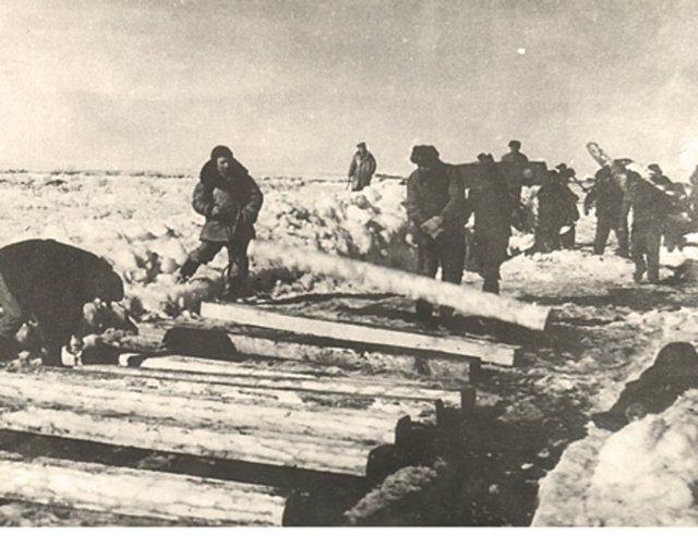 <p>GULAG’lar yani Çalıştırma Kampları Genel Yönetimi, 25 Nisan 1930'da, NKVD bünyesinde kuruldu. Sovyetler Birliği'nde daha önce de çalışma kampı cezası vardı. Ancak GULAG'ların kurulmasıyla birlikte tablo değişti.</p>