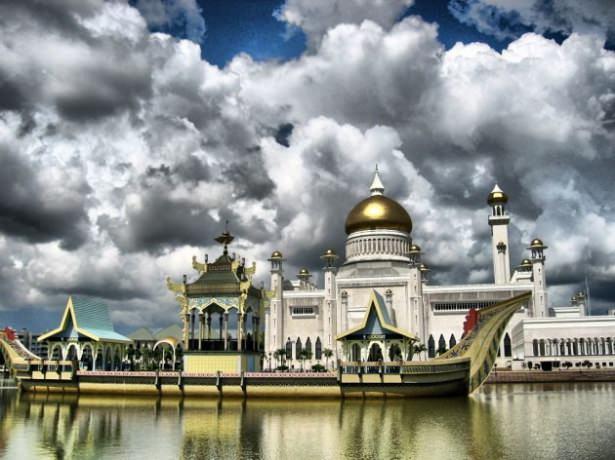 <p>Jame Asr Hassanil Bolkiah-Brunei</p>

<p> </p>
