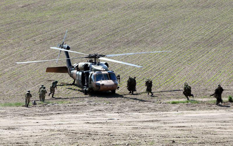 <p><strong>HAVA DESTEĞİ DE SAĞLANACAK</strong></p>

<p>Güvenlik birimleri öncelikle operasyon yapılacak bölgelere giden güzergahları temizlemeye başladı. Tıpkı şehirlerdeki gibi, operasyon bölgelerine sivil vatandaşların giriş çıkışları önlenecek. </p>
