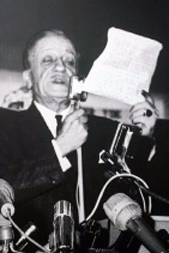 <p>1943'te yayımladığı Büyük Doğu ise, 14 Haziran 1978 tarihine kadar haftalık, aylık ve günlük olarak aralıklarla çıktı. Kısakürek'in etkisi ise sadece edebiyatımızla sınırlı kalmadı. Bugün bile siyasetimize ve düşünce iklimimizde derin izleri bulunuyor.</p>