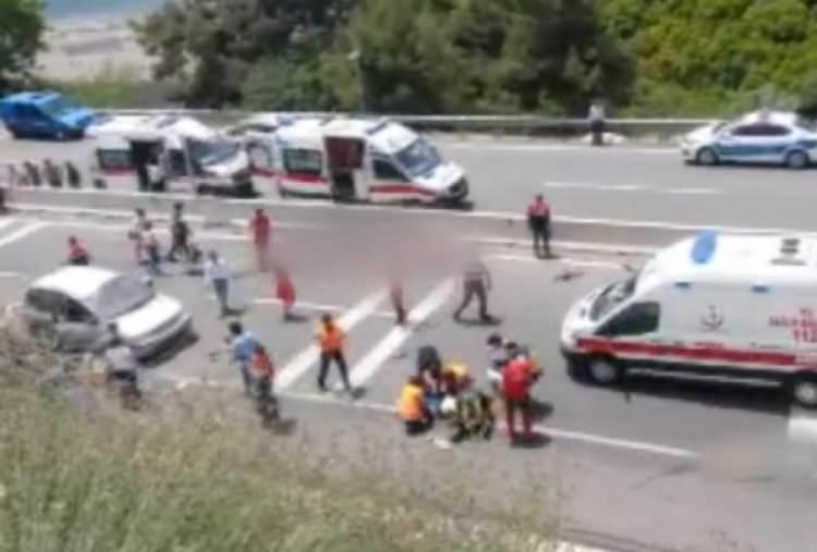<p>Muğla Valisi Amir Çiçek, yaptığı açıklamada 20 kişinin hayatını kaybettiğini 11 kişinin de yaralandığını açıkladı. Vali'nin verdiği bilgiye göre tur otobüsü yerli turistleri taşıyordu.</p>

