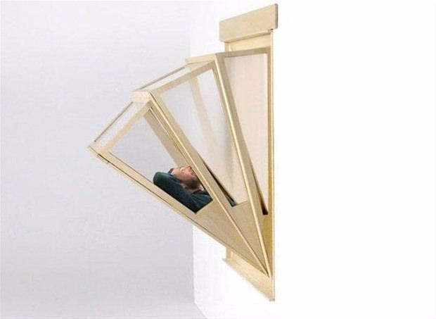<p>Mimar Aldana Ferrer Garcia, evinin penceresine yaptığı aparatla balkonsuz evde balkon keyfini işte böyle sağlıyor.</p>
<p> </p>