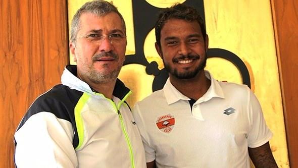 <p><strong>ADANASPOR GELENLER</strong><br />
<br />
Charles Itandje (Gaziantepspor) - Bonservissiz - Kaleci<br />
Vinicius (Palmeiras) - Bonservissiz - Sağ Kanat</p>
