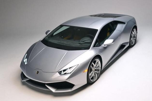 <p>Bu canavarı besleyen ne mii? Yerine geçtiği Gallardo’nun efsanevi 5.2 litre V10 motorunun üzerinde yapılan çalışmalar sonucu 610 hp güç üretmesi sağlanmış ve Gallardo’dan 40 beygir fazla bir değere ulaşılmış.</p>