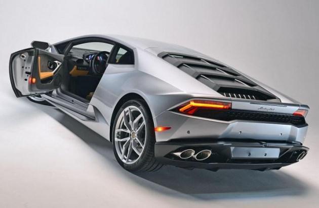 <p>Karbon-Aluminyum kasası ise eski modellerden biraz daha hafif, tasarımın da bunda etkisi olduğuna inanıyoruz, çünkü son zamanlarda piyasaya sürülen Lamborghini’lerde görmeye alıştığımız kompleks hatlar bu araçta yok.</p>